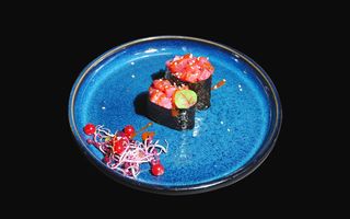 110. Gunkan spicy tuna