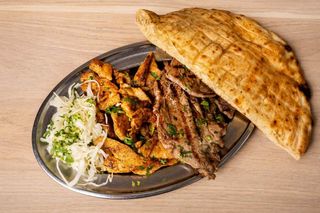 1/2 pilećih fileta i 1/2 teleće šnicle