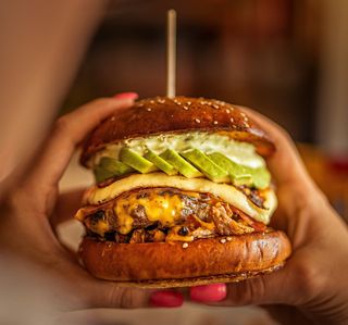 Hambúrguer Yois (com batata frita)