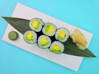 Макі з авокадо (110г)