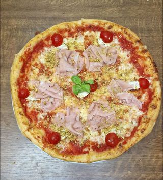 Pizza Mortadella con pistacchi
