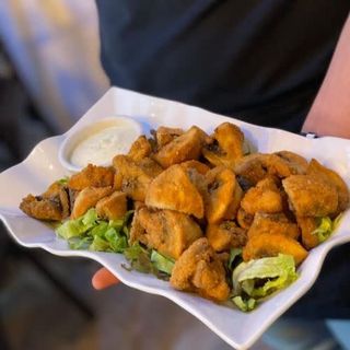 Champiñones empanados con alioli