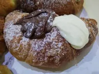 Cornetto con Nutella e cioccolato bianco