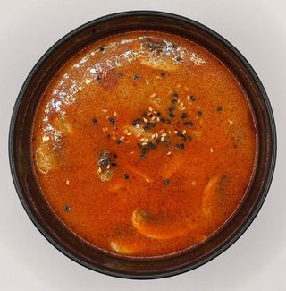Том Ям з куркою та фунчозою