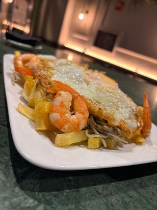 Huevos Rotos Gulas y Gambas