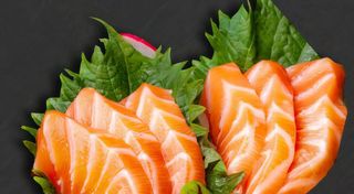 43. Sashimi salmone