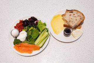 Шведський стіл з лососем/ 2 тарілки, 500 г