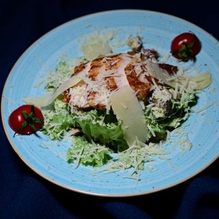 სალათი "ცეზარი" ქათმით 