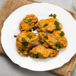 Plato de pakora de pollo