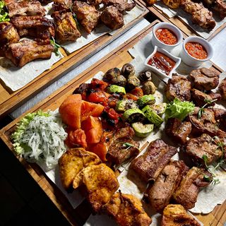 Таця збірна на 6-8 осіб (3550 гр)