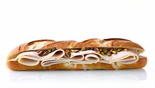 Panino con cosciotto di pollo con mortadella e crema di pistacchio