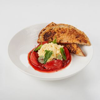 Скрембл с томатами 