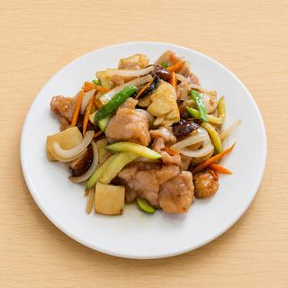 74. Cerdo con Verduras Variadas