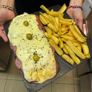 1 Milanesa Napolitana + Bebidas + Patatas