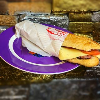 Bocadillo De Criollo Especial (Pan De Leña)
