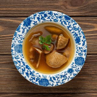 Юшка з білими грибами