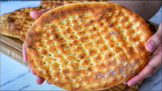 Tirnakli pide (lipie turceasca)