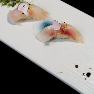 nigiri  de lubina (2 pzas.)