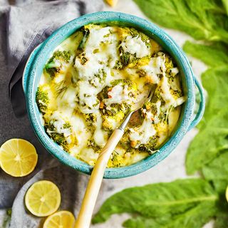 Броколи със синьо сирене (300г)