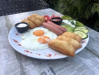 Komplet doručak sa viršlama