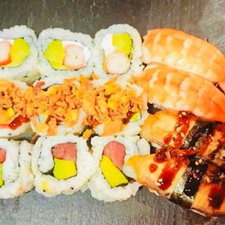 127.Bandeja Sushi Fukuoka (16 Pzs.)