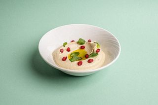 Hummus cu rodie si menta