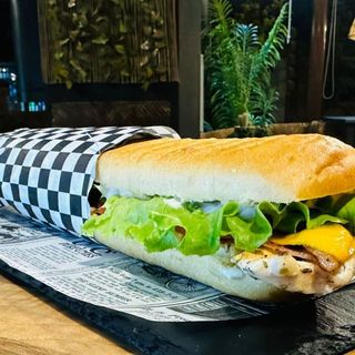 BOCADILLO CON PECHUGA DE POLLO