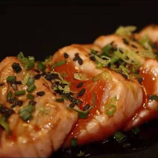 25. Tataki Salmón (9 Pzs.)