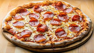 Pizza Salami si sunca Ø 22cm