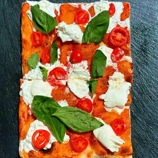 Pizza Margherita Con Burrata Medie