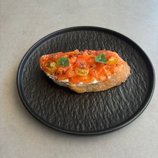 Брускета з лососем (170г)