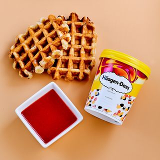 1 waffle + 1 CYO pint 250ml + 1 dodatak 