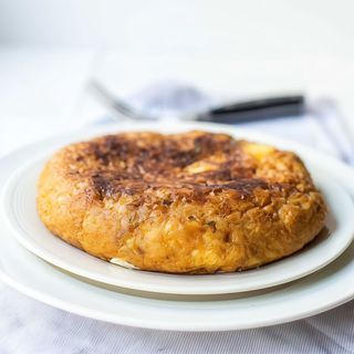 Tortilla De Patatas Con Atún Y Mahonesa para 4-5 personas
