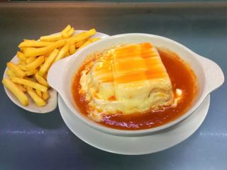 Francesinha Especial com Batatas Fritas