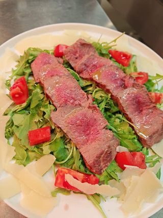 Tagliata rucola e parmigiano