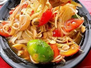 Pad Thai z miksem mięs