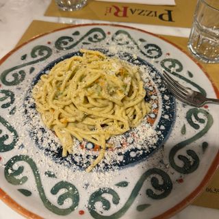 Tonnarelli cacio, pepe e fiori di zucca