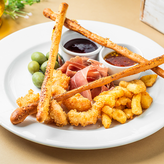 Закуска з сиром брі та креветками  (240/30/30г г)