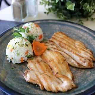 Piept de pui la grătar 150 g (fără garnitură)