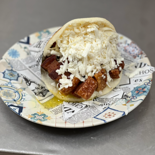 Arepa de cochino frito 