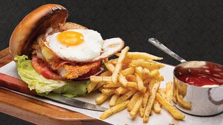 Бургер с хрупкаво пилешко (360г)