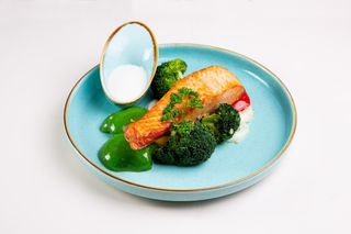 Стейк семги с овощами 