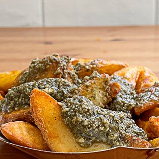 Patatas salsa pesto