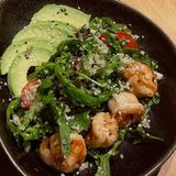 კრევეტების, კინოას და ავოკადოს სალათი/Shrimp, quinoa and avocado salad