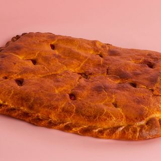 Empanada gallega de bonito, cebolla y pimiento asado