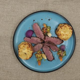 Piept de rață cu sos de portocale și cartof gratinati 