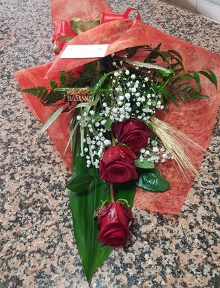 3 Rose rosse  - stelo lungo