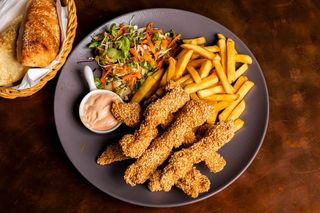 Pileći štapići u susamu