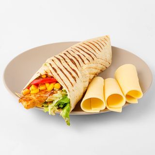 Tortilja s piletinom i sirom