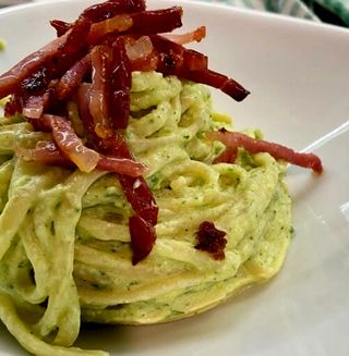 Fettuccine o pezzette, zucchine e speck